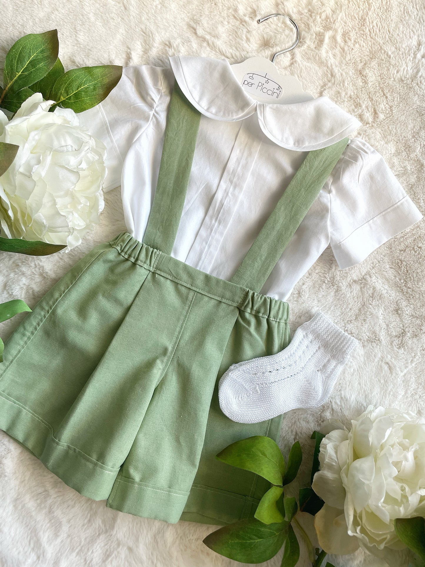 Completino Cerimonia Carlo | Camicia con pieghe e Bermuda con Bretelle e Pences