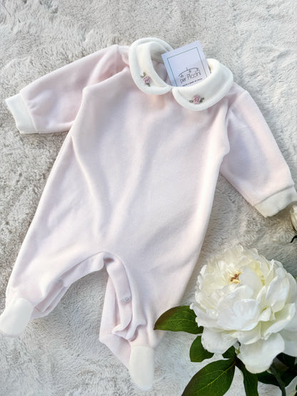 Tutina neonato in ciniglia rosa cipria personalizzabile con ricamo