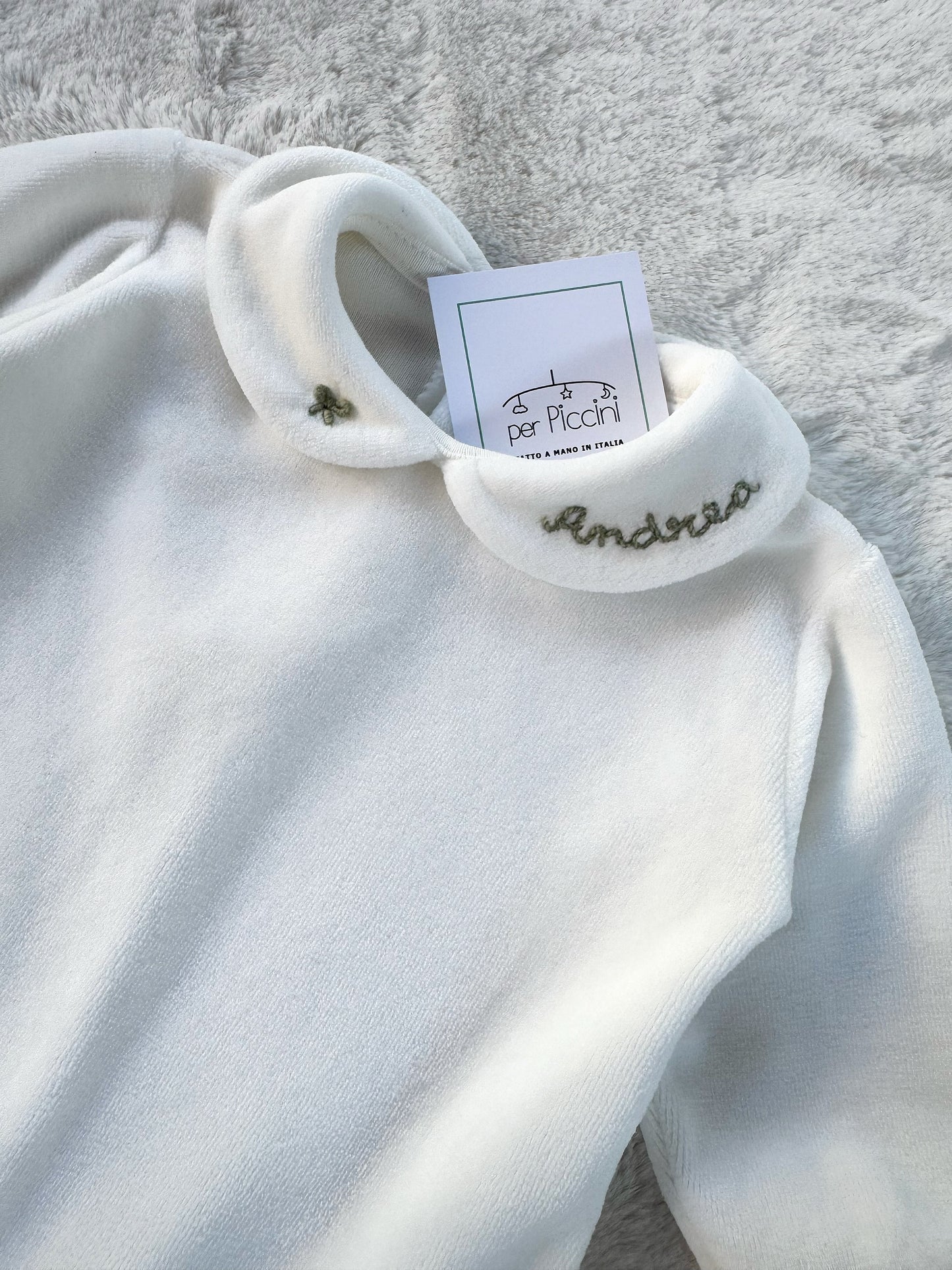 Tutina neonato in ciniglia bianco latte personalizzabile con ricamo