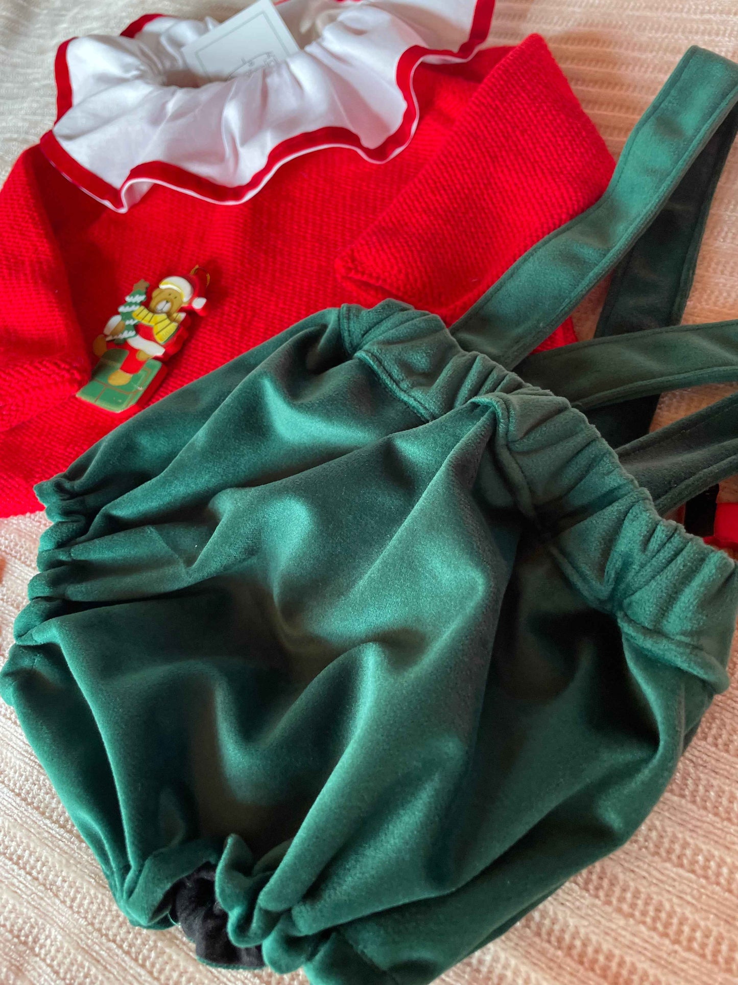 Pagliaccetto velluto con bretelle per neonato