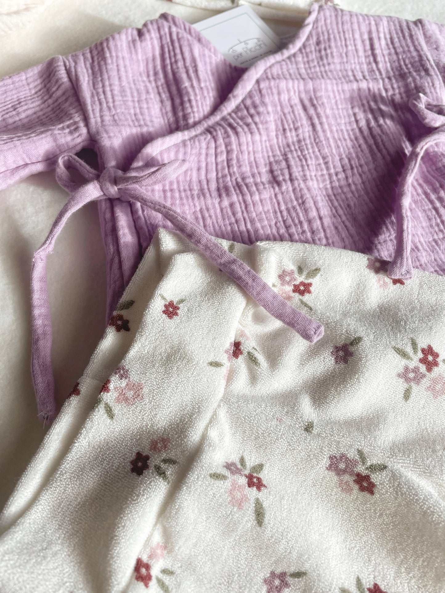 Set nascita primavera in cotone – kimono, ghettine e cappellino