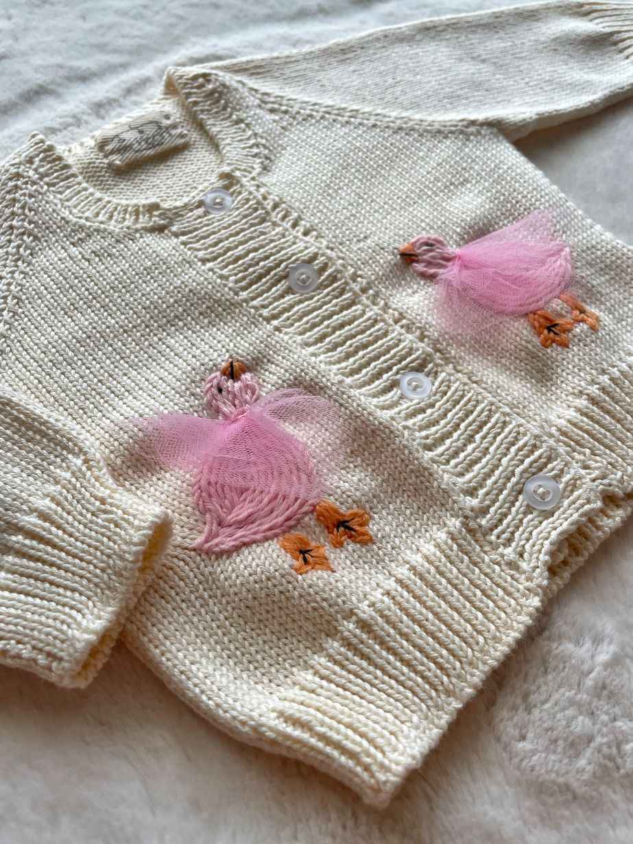 Cardigan con ochette in lana baby per bambino