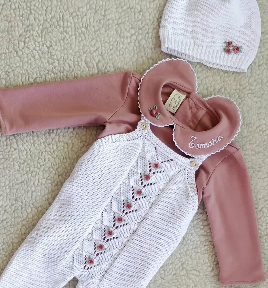 Salopette con rose in cotone