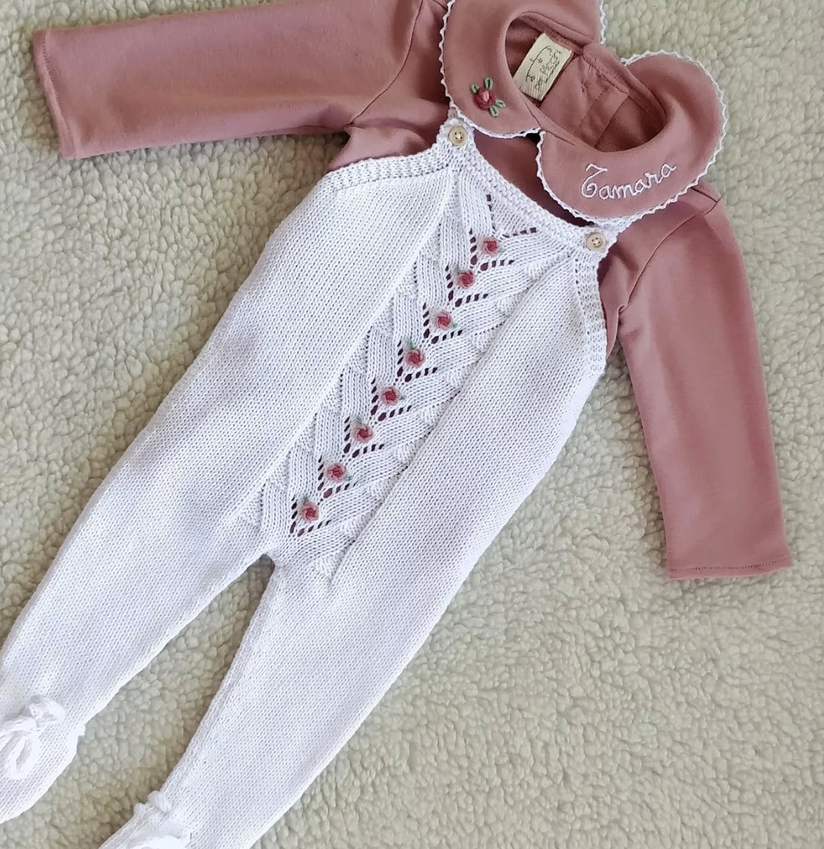 Salopette con rose in cotone