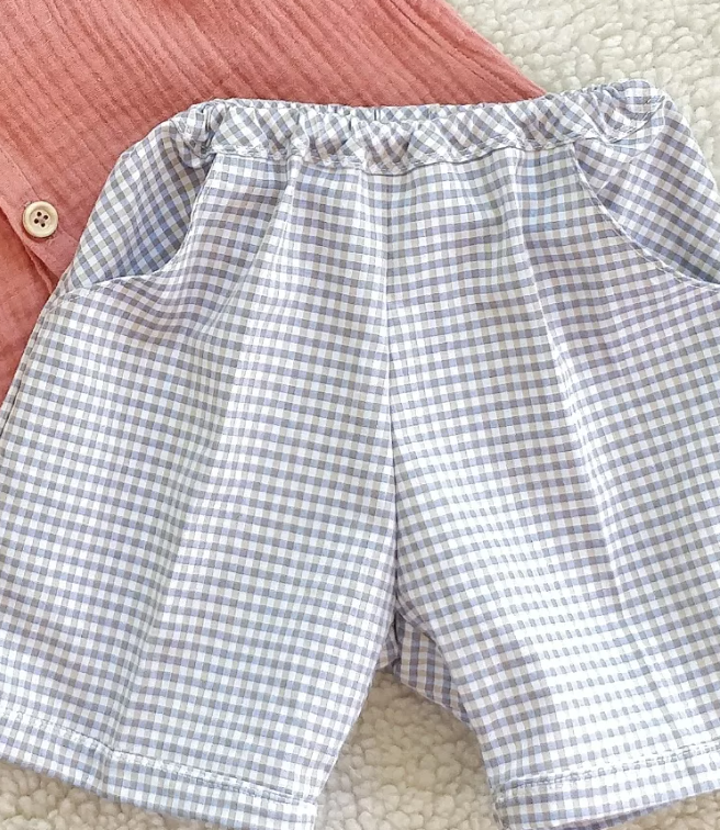 Bermuda bambino in cotone con tasche e piega frontale